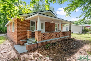 Brick and vinyl. 
New Roof