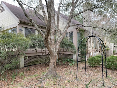 1002EmbassyRowWayBackyard