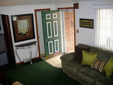 Entry/Foyer.