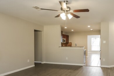 9915 Swallow Dr, Conroe, TX 77385 - photo 4