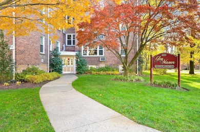 Glen Manor unit 2G, New Rochelle, NY 10805 - photo 2