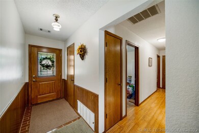 1212 N Miller Dr, Claremore, OK 74017 - photo 2