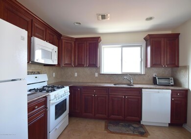 (7) Kitchen