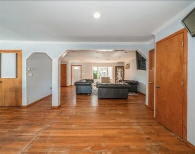 37 Suburbia Dr, Jersey City, NJ 07305 - photo 5