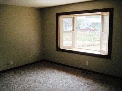 5600 Newport Ct, Columbus, OH 43232 - photo 2