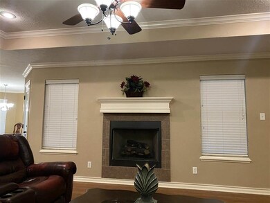 507 E Greenfield Dr, Wake Village, TX 75501 - photo 3