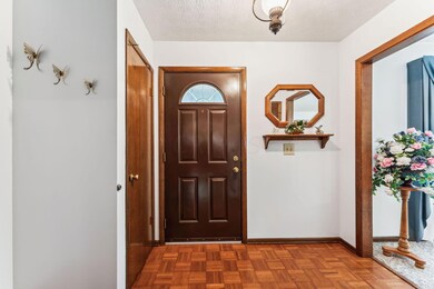 1637 Kildare Place, Columbus, OH 43228 - photo 3