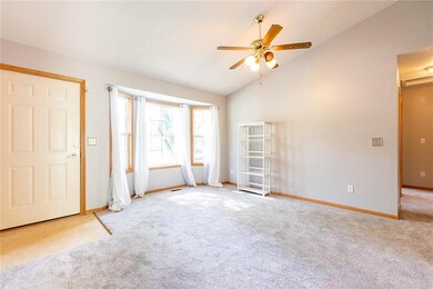 2039 SE 8th St, Des Moines, IA 50315 - photo 4