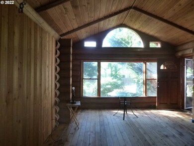 Living Room/Entrance