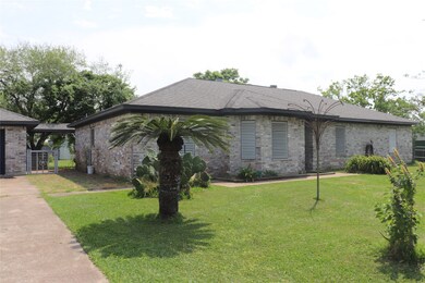 4915 Graves Rd, Alvin, TX 77511 - photo 2