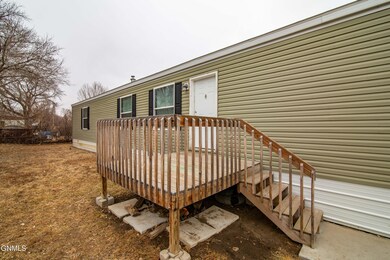 114 W Coyote St, Mandan, ND 58554 - photo 2