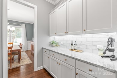 From prep to presentation, the butler’s pantry and walk-in pantry make hosting a breeze while keeping your kitchen clutter-free.