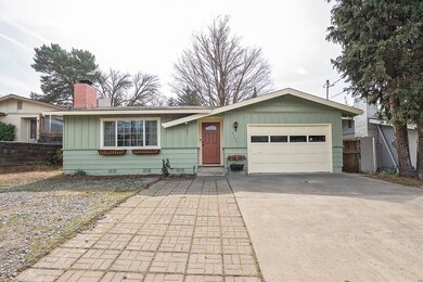 2136 E McAndrews Rd, Medford, OR 97504 - photo 2