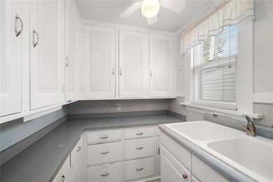 112 11th St NW, Cedar Rapids, IA 52405 - photo 7