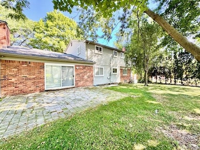 4205 Hardwoods Dr, West Bloomfield, MI 48323 - photo 3