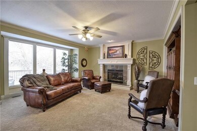 Great Room with Crown Molding