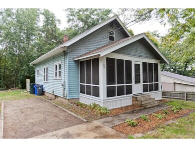 399 28th Ave SW, Cedar Rapids, IA 52404 - photo 2