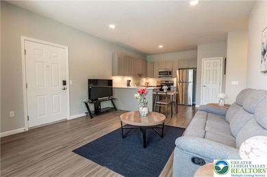 948 N Front St unit C-5, Allentown, PA 18102 - photo 5