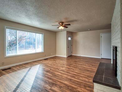 1011 Arroyo Dr, Central Point, OR 97502 - photo 4