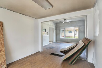 129 W 4th St, Anderson, IN 46016 - photo 4