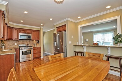 211 Pine Hill Cir, Waltham, MA 02451 - photo 4