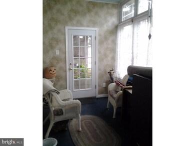 138 Chestnut St, Spring City, PA 19475 - photo 3