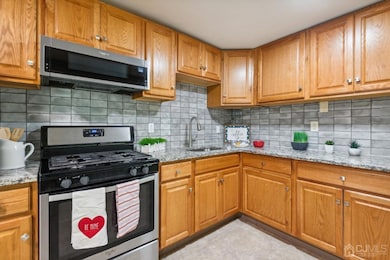 272 Comstock St, New Brunswick, NJ 08901 - photo 7