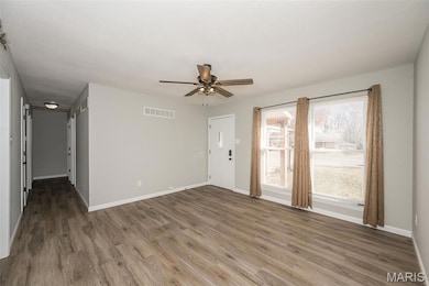 1304 Kew Gardens Dr, Florissant, MO 63031 - photo 6