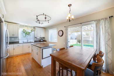 2390 Wexford Ln, Lake In the Hills, IL 60156 - photo 3