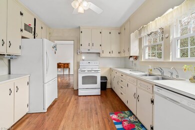 802 Oakmont Dr, Asheboro, NC 27205 - photo 7