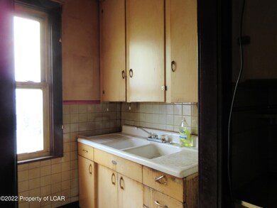 107 Putnam St, West Hazleton, PA 18202 - photo 5