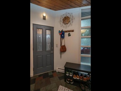 1810 11th Ave SW Austin MN 55912 USA-004-001-Foyer