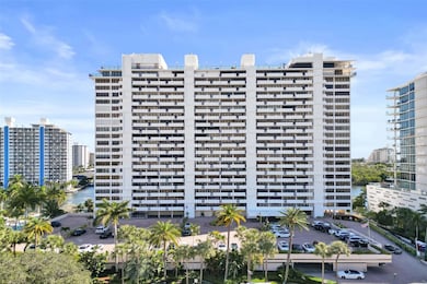 The Corinthian unit 17G, Fort Lauderdale, FL 33304 - photo 2