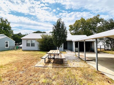 1006 Gladney St, Gainesville, TX 76240 - photo 3