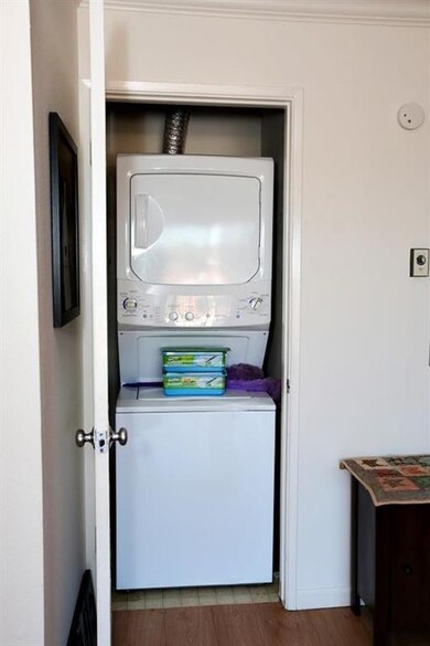 unit has washer and dryer