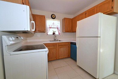 72 Old Farm Rd, Riverhead, NY 11901 - photo 7