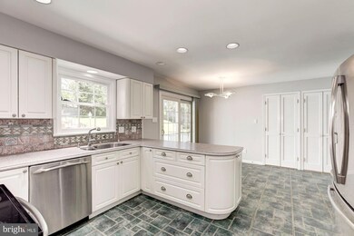 13815 N Gate Ln, Silver Spring, MD 20906 - photo 2