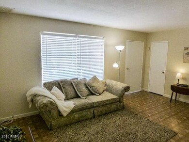 2926 W Griswold 007