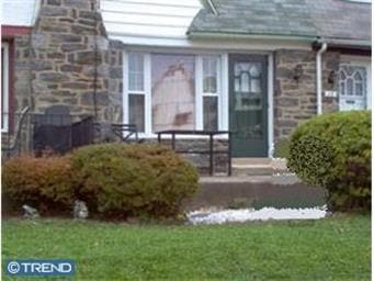 30 High St, Sharon Hill, PA 19079 - photo 2