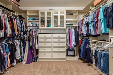 You know you want this closet!