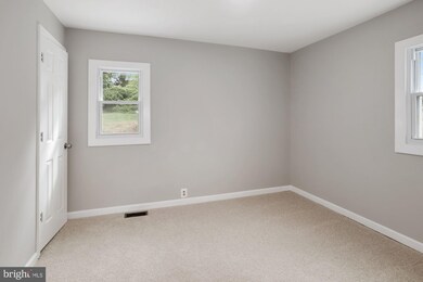 7704 Emerson Rd, Hyattsville, MD 20784 - photo 4