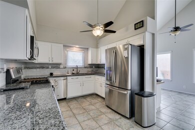 Stainless steel appliances, ceiling fan, breakfast