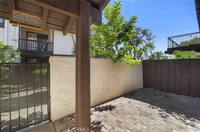 Private patio at front entrance for leisure an relaxation.
