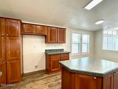 Silver Kitchen4