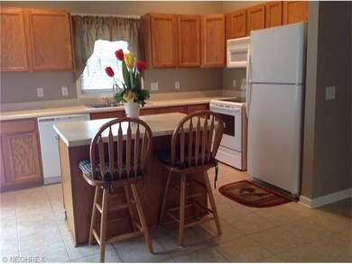 Beautiful bright eat in kitchen