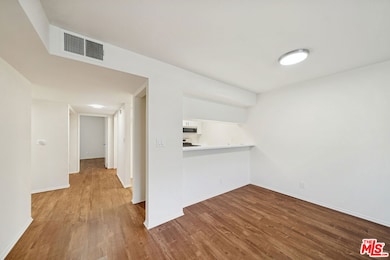 870 Crenshaw Blvd unit 204, Los Angeles, CA 90005 - photo 2