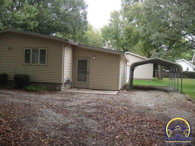 616 Navarre St, Rossville, KS 66533 - photo 2