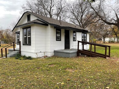 631 E Murray St, Denison, TX 75021 - photo 2