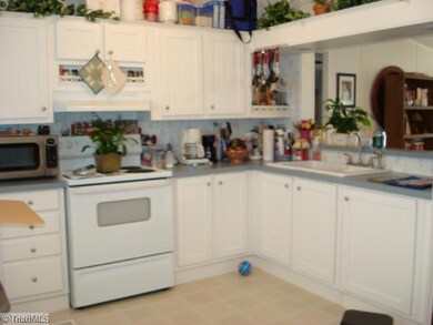 3007 Brookside Ct, Asheboro, NC 27205 - photo 3