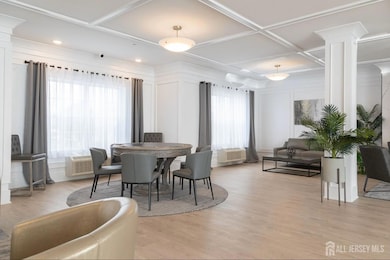 175 Quincy Ct unit B406, Perth Amboy, NJ 08861 - photo 6